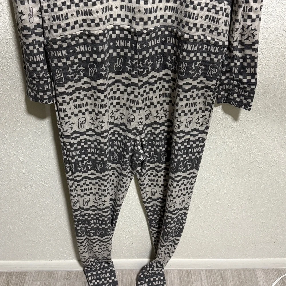 PINK Victoria's Secret Women's Pajama Jumpsuit One Piece Peace Sign Print Size L - Picture 9 of 10